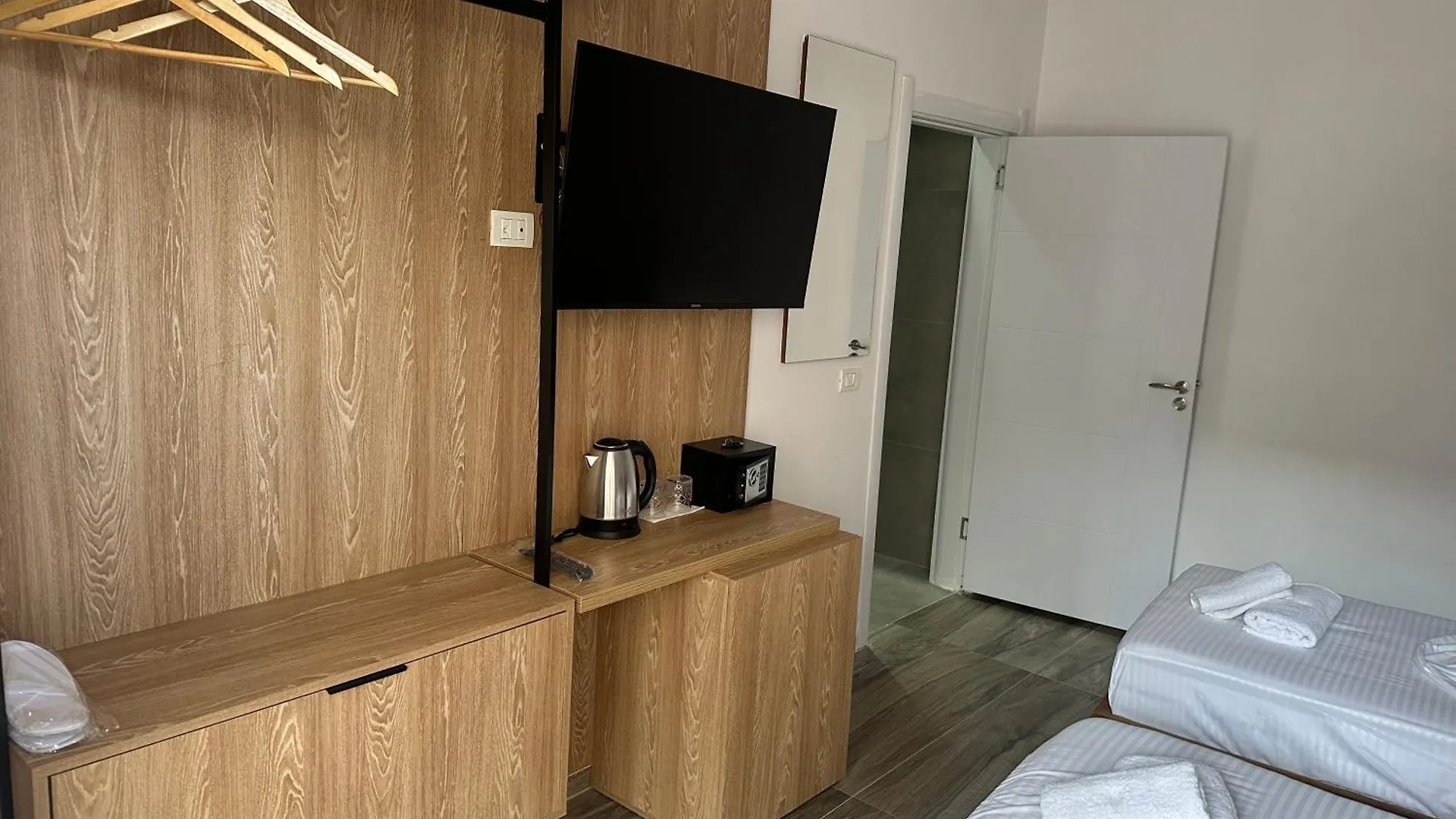 Apartment Ar Downtown Rooms Tirana