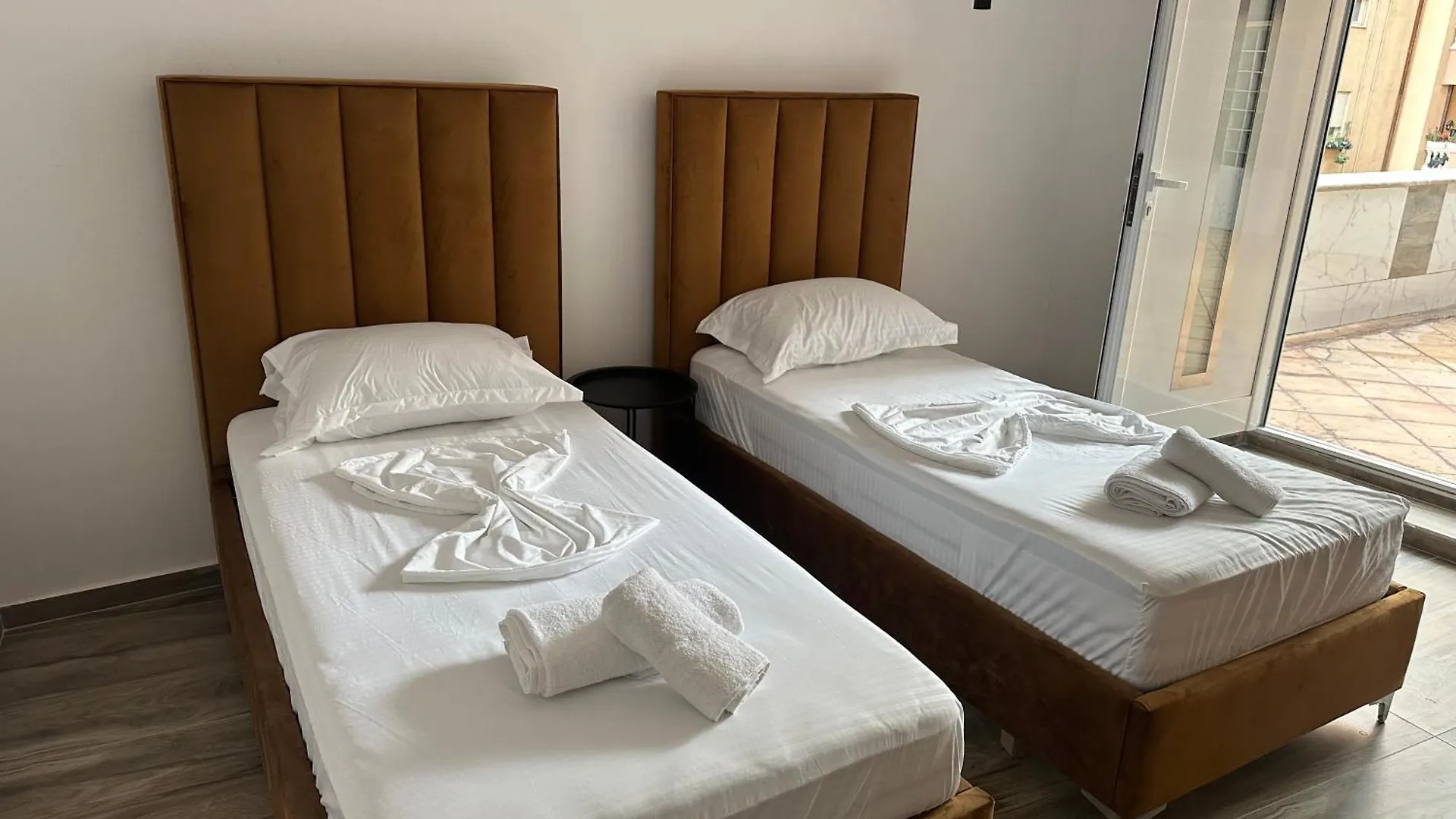 Ar Downtown Rooms Tirana Apartment