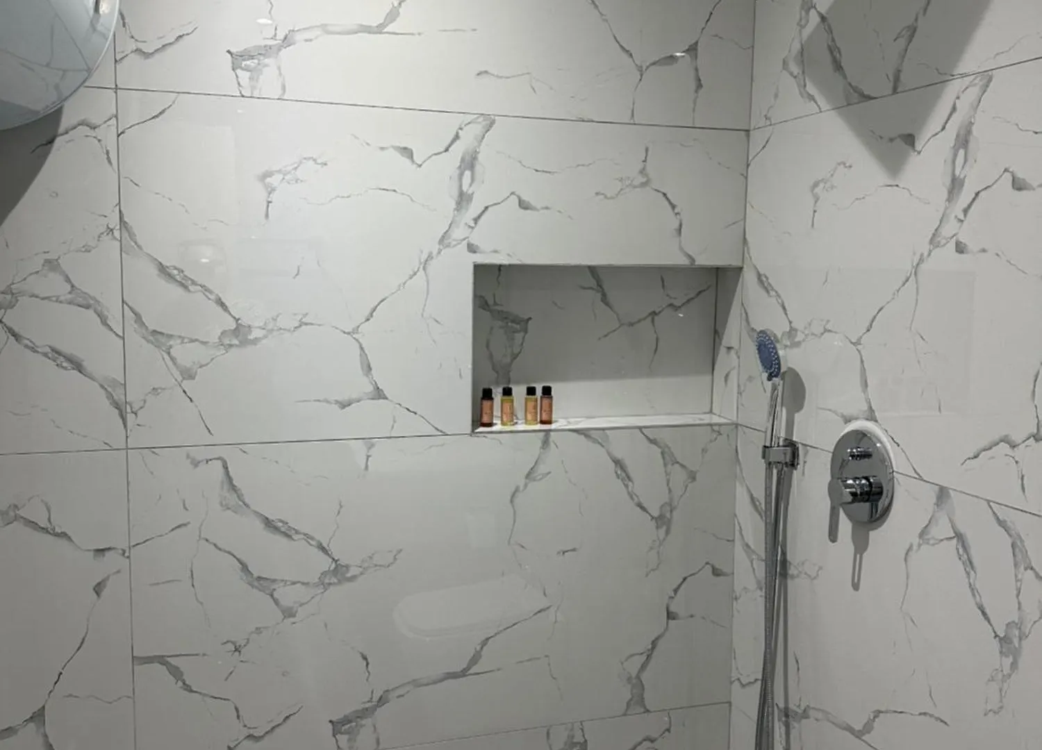 Ar Downtown Rooms Tirana Apartment